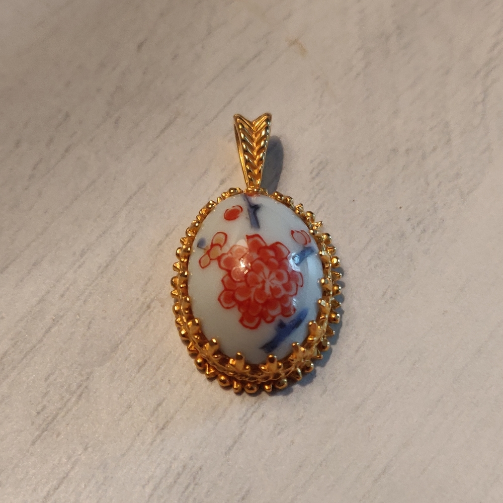 Vintage Danbury Mint Gold Imari Pendant
